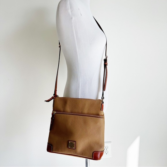 Dooney and Bourke Pebbled Leather Crossbody Bag in Sand, EUC - Picture 3 of 16